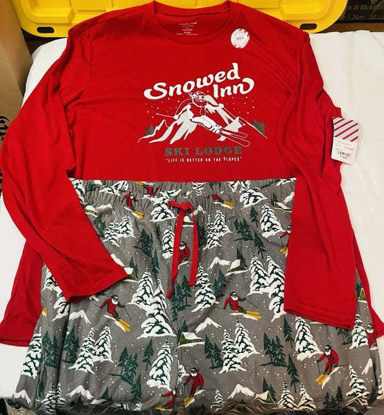 North Pole Trading Co.  Men’s Pajama Set (Adult XL)