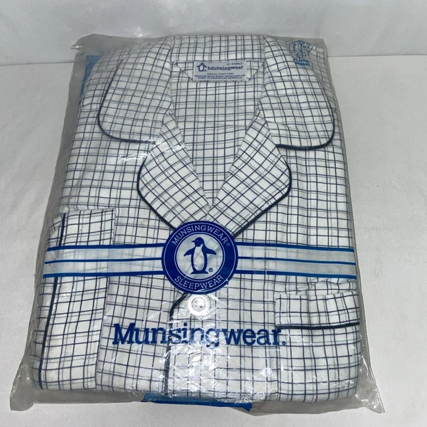 Munsingwear Sleepwear Flannel Pajama NEW IN PACKAGE Size Small L23